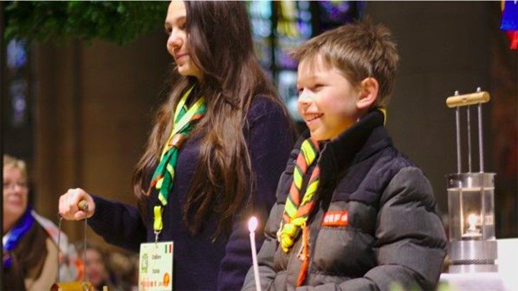 Nel 2019, gli scout italiani sono andati a Salisburgo per ricevere la Luce della Pace di Betlemme. Quest'anno non è stato possibile