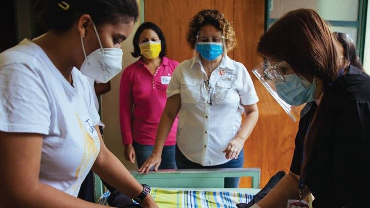 ONG Trabajo y persona del Venezuela: Curso de formación para cuidadores de adultos mayores 