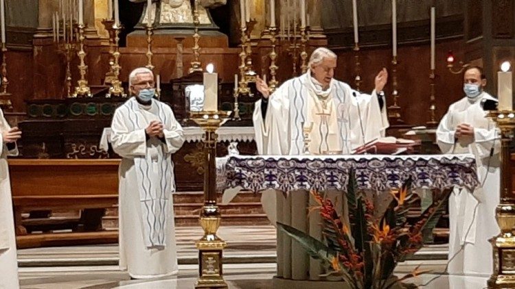 P. Lombardi a Budapesti  Eucharisztikus Kongresszus "színeiben"  