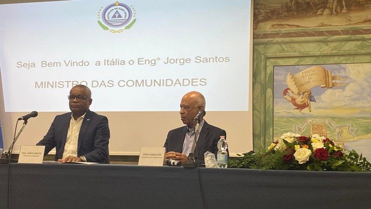 O Ministro,  Jorge Santos e o Embaixador, Jorge Gonçalves, no encontro com a Comunidade caboverdiana em Roma
