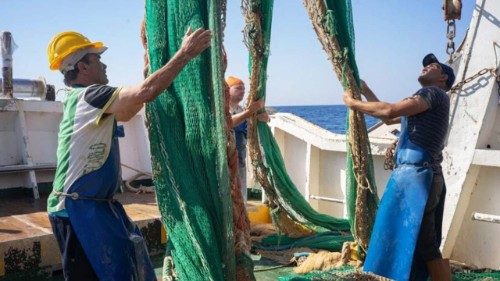 Ad un anno dalla liberazione, dal Papa i pescatori di Mazara sequestrati in Libia
