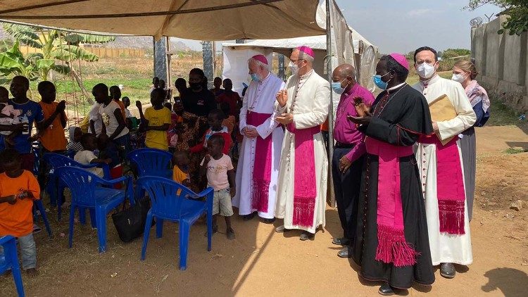 Erzbischof Paul Richard Gallagher zu Besuch im Südsudan