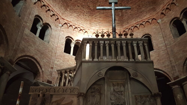 Basilique Santo Stefano de Bologne. 