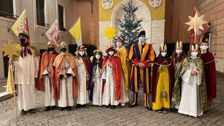 Die Sternsinger bei der Schweizergarde im Vatikan (c) missio.ch