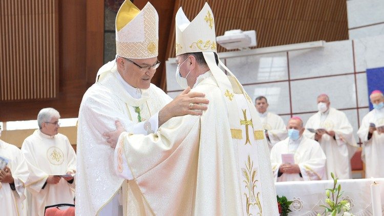 Biskup Ivan Štironja i biskup Petar Palić