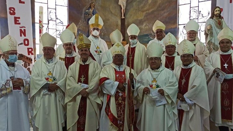 Obispos asistentes a la ceremonio de toma de posesión