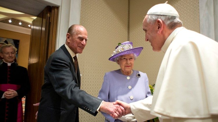 Papa Franjo s kraljicom Elizabetom II. i princom Philipom od Edinburgha (3. travnja 2014. godine)