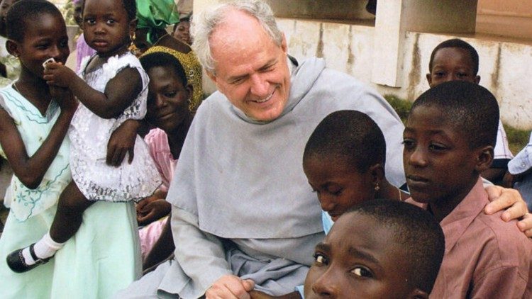 Padre Giorgio Abram in Ghana in una foto del 2014