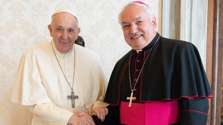 Le Pape François et Mgr Jean-Marc Aveline, 9 avril 2021. 