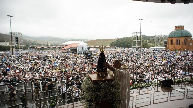 Snímka z apoštolskej cesty pápeža Františka do Brazílie, vo  svätyni Aparecida, 24.7.2013