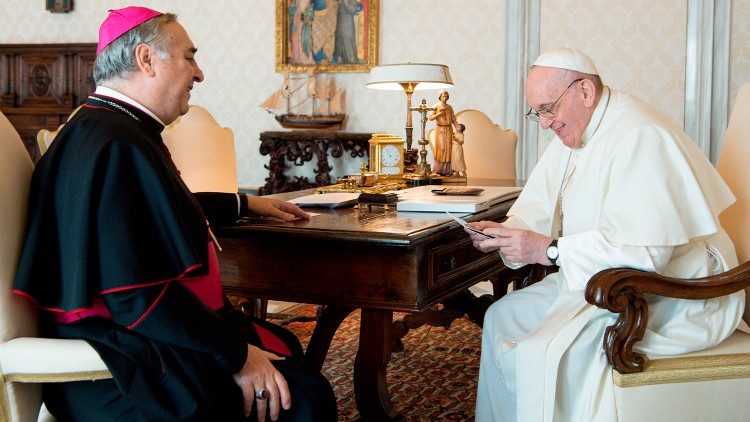 Папа Франциск и апостолський нунций в Польше Сальваторе Пеннаккио