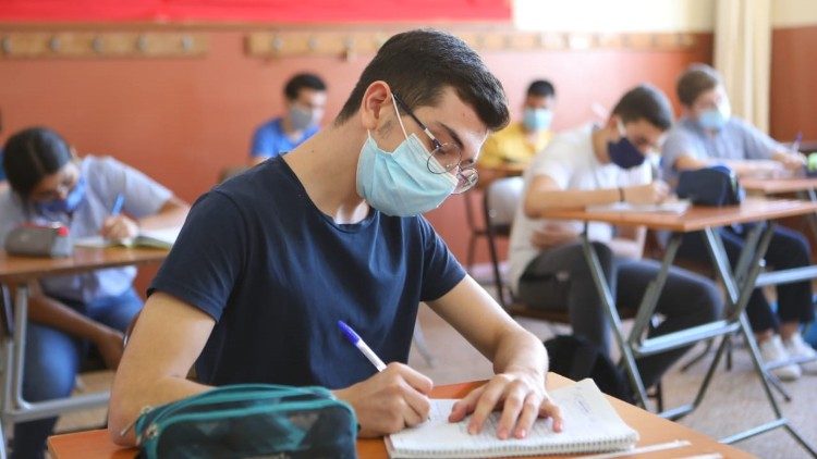 Eine Schule in Beirut zur Corona-Zeit - für immer mehr Kinder im Libanon bleibt überlebenswichtige Bildung aus