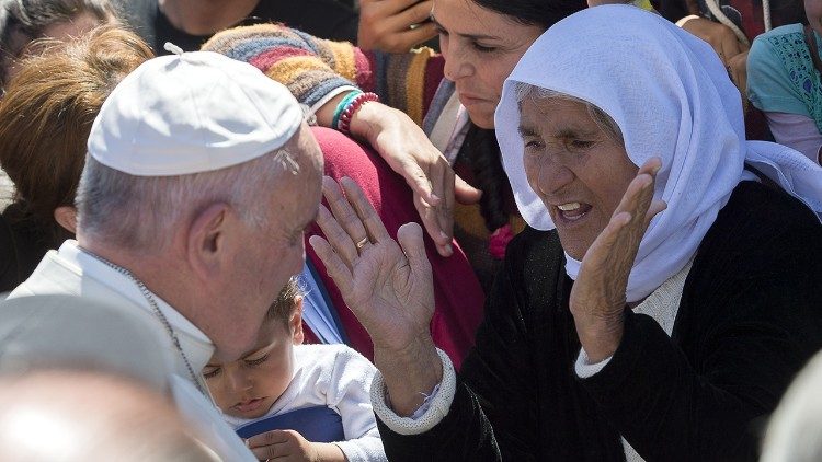 Il Papa a Lesbo durante la storica visita del 2016