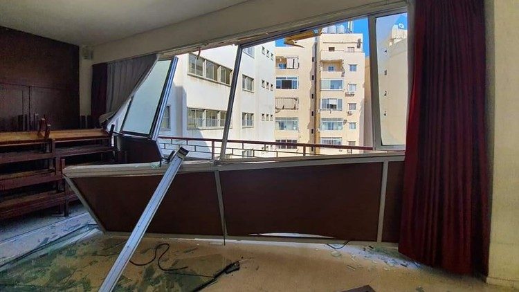 Altri danni dell'esplosione nell'Ecole Saint Vincent de Paul di Beirut, gestita dai Fratelli delle Scuole Cristiane