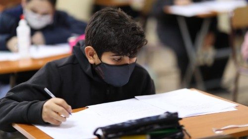 Libano-Beirut-lezioni-mascherine-esplosione-porto-2020-Covid-19-La-Salle-scuola-1.jpg