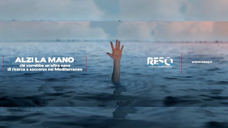 Associação italiana "ResQ" resgata náufragos no Mediterrâneo 