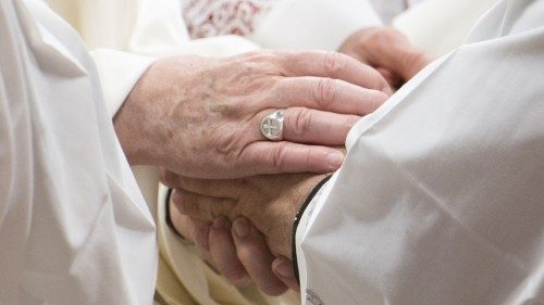 Sveti oče ostarelim in bolnim duhovnikom: Starost je privilegij