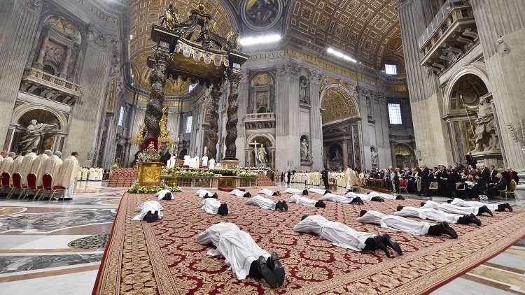 البابا فرنسيس سيرسم تسعة كهنة جدد لأبرشيّة روما 