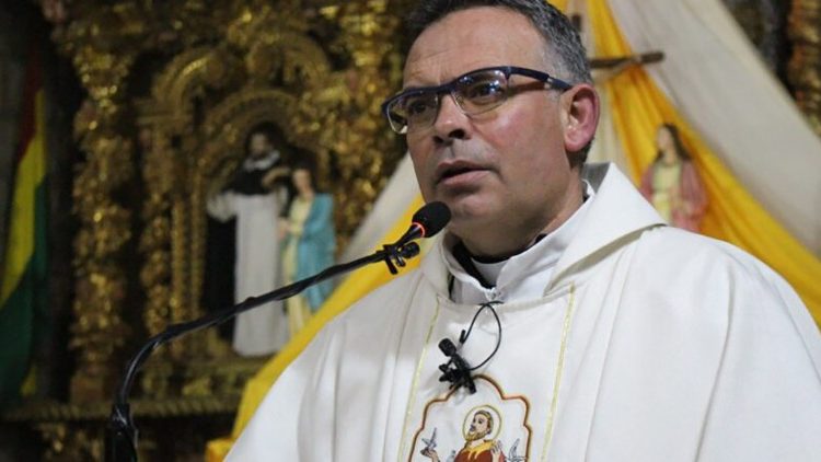 El padre Diego Plá, Secretario Ejecutivo del Área de Comunión Eclesial de la Conferencia Episcopal Boliviana.