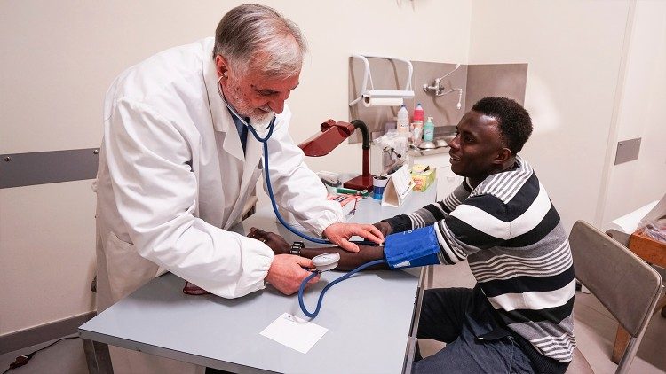 Il Centro Astalli garantisce l'assistenza medica ai rifugiati senza copertura del Servizio Sanitario Nazionale 