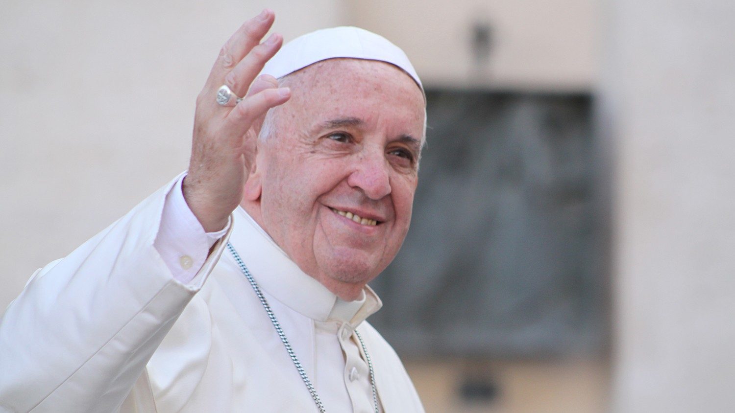 El Papa propone tres caminos hacia la paz: dialogo, educación y trabajo -  Vatican News