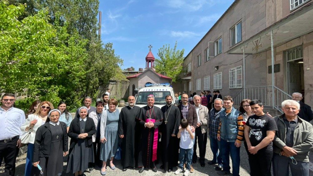 2021.04.25 Papa Francesco dona attrezzature mediche all'Armenia per combattere il Covid-19