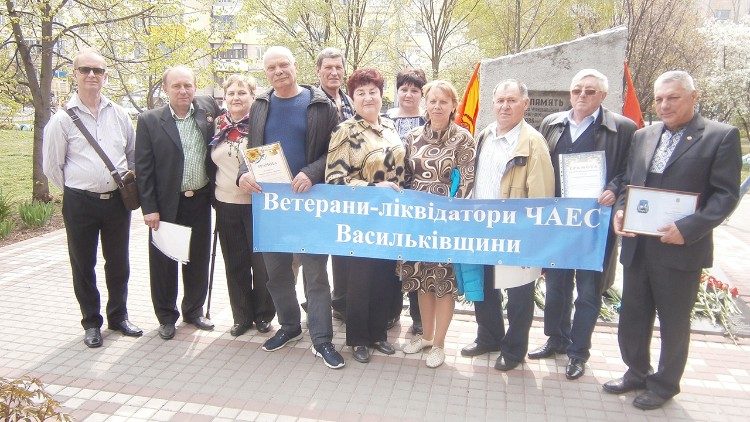 Підгорецький Володимир (другий ліворуч) з ветеранами-ліквідаторами ЧАЕС