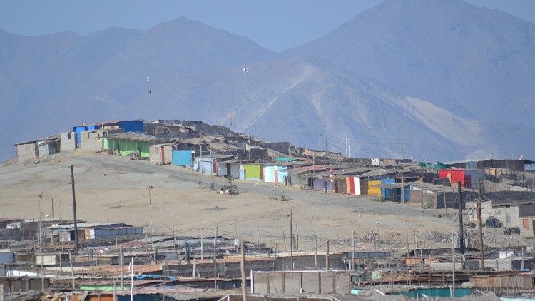 La baraccopoli peruviana di Nuevo Chimbote, sulla costa del Pacifico, dove svolgeva la sua missione ed è stata assassinata Nadia De Munari