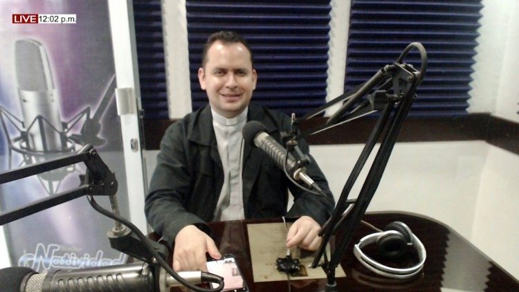 El Padre Johan Pacheco, Director del Diario Católico de Venezuela