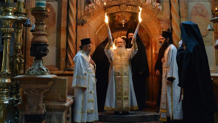 Patriarku kremton ritin e Zjarrit të Shenjtë