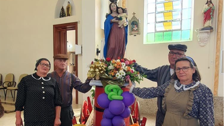 Imagem de Nossa Senhora da Uva na Igreja de São Gotardo,  em Flores da Cunha, RS (Foto: Bárbara Sandi)