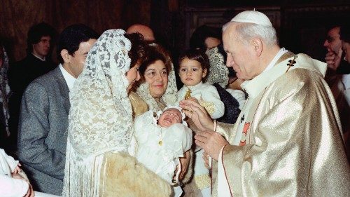 Baptisés à la chapelle Sixtine, le privilège des enfants du Vatican