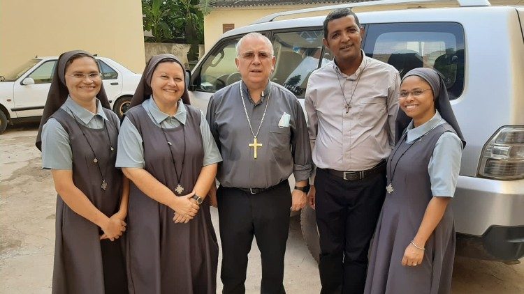 D. Manuel António Mendes dos Santos e a Comunidade das Irmãs da Consolação Misericordiosa (São Tomé e Príncipe)