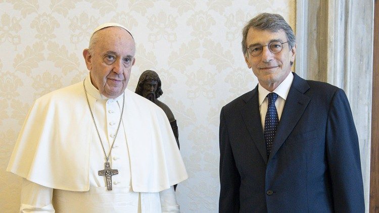 Папа Франциск и Давид Сассоли на встрече в Ватикане (26 июня 2021 г.)