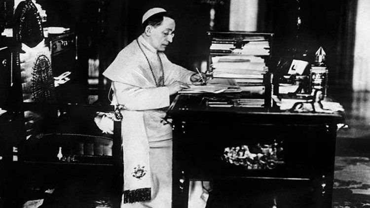 Papa Benedetto XV nel suo studio (foto d'archivio)