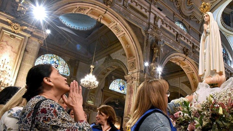 Gran devoción mariana de los chilenos ante la imagen de Nuestra Señora de Fátima