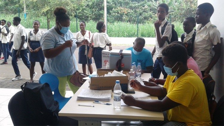 Vacunas contra el Covid-19 en Santo Tomé y Príncipe 