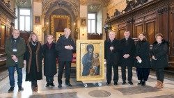 Icona-Salus-Populi-Romani-restauro-2022-Santa-Maria-Maggiore-gruppo.jpg