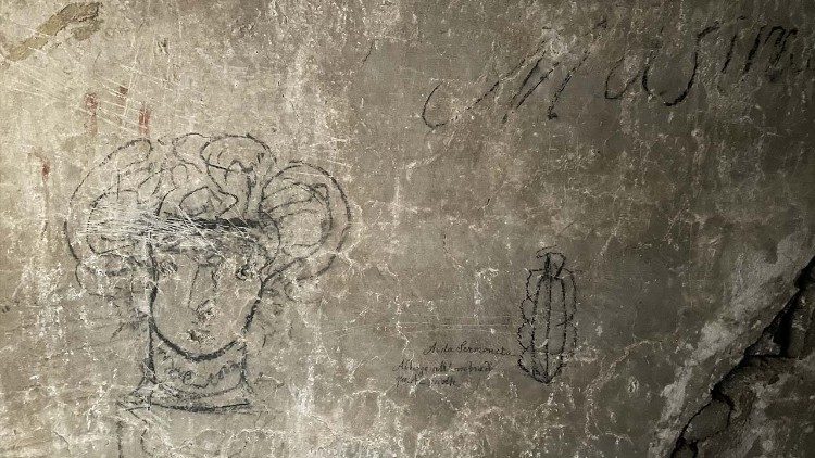 Le scritte e i disegni sui muri delle bambine ebree