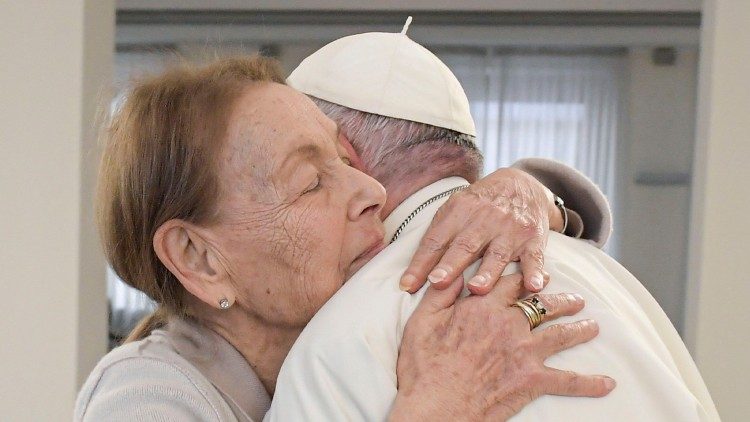 Papa Francisco encontra Edith Bruck na Casa Santa Marta