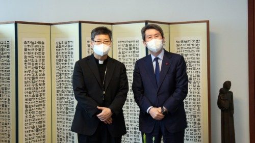 Arcebispo de Seul reúne-se com o ministro para a unificação das Coreias
