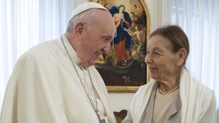 Papežovo setkání s paní Edith Bruckovou v Domě svaté Marty v lednu tohoto roku