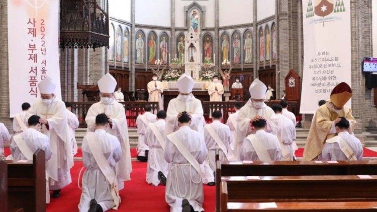 Ordinazione di nuovi sacerdoti a Seoul