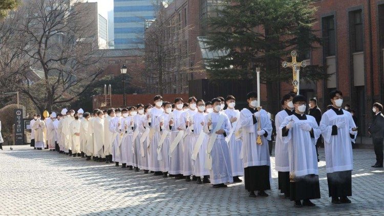 Ordinazione di 23 nuovi sacerdoti a Seoul
