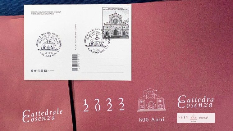 Sello postal conmemorativo por los 800 años de la Catedral de Cosenza,  en Calabria, Italia
