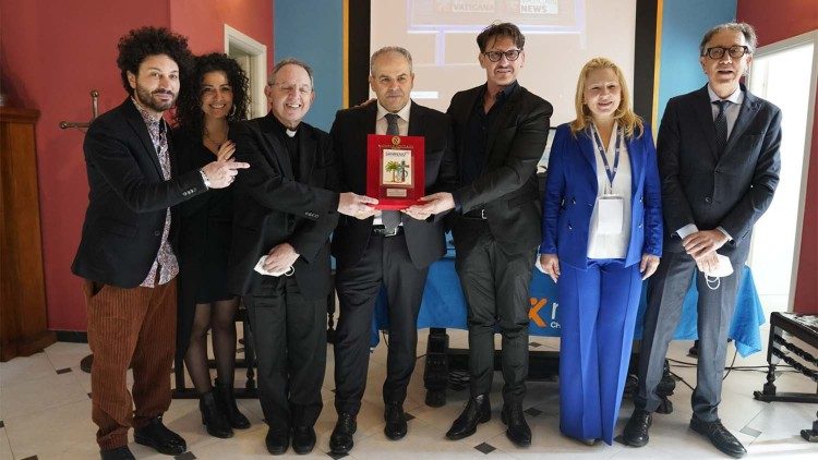 Sanremo: il vescovo Suetta, il sindaco Biancheri e il direttore artistico del Festival, Venturi