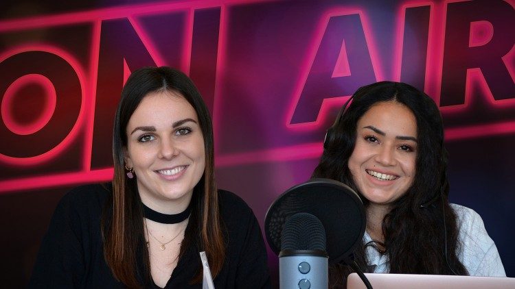 Due giovani universitarie che hanno preso parte al progetto di Radio Onda Uer