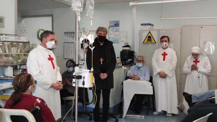 Visita di monsignor Battaglia nell'Ospedale  Santa Maria della Pietà di Casoria (16-11-2021)
