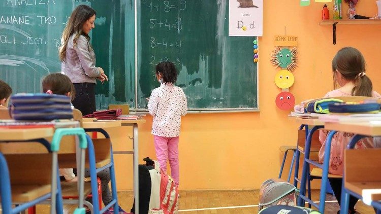 Schulalltag in Kroatien, wo Flüchtlingskinder in die Klasse integriert werden