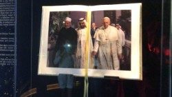 Expo-Dubai-padiglione-santa-sede-Abu-Dhabi-2019-firma-documento-fratellanza-Papa-Imam1.jpg